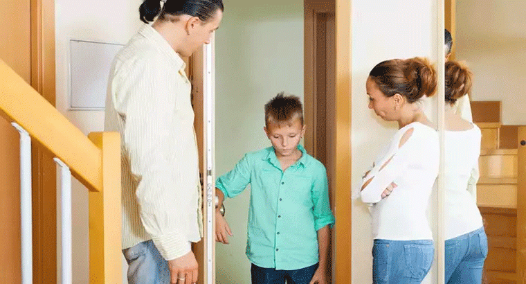 టీనేజ్ పిల్లల ముందు ఈ తప్పులు ఎట్టి పరిస్థితుల్లో చేయకండి