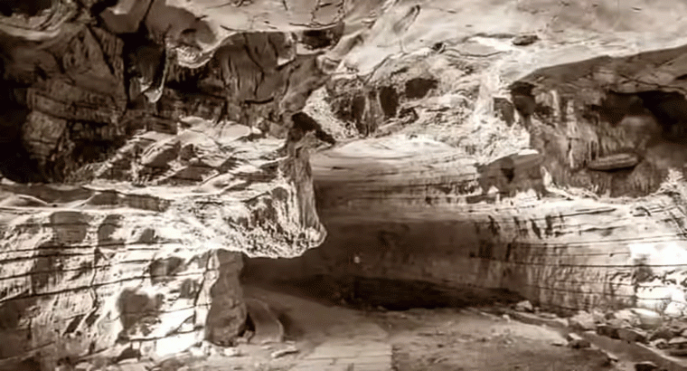 స్కూల్ నుంచి పారిపోయి 4 రోజులు గుహలో దాక్కున్న అమ్మాయిలు