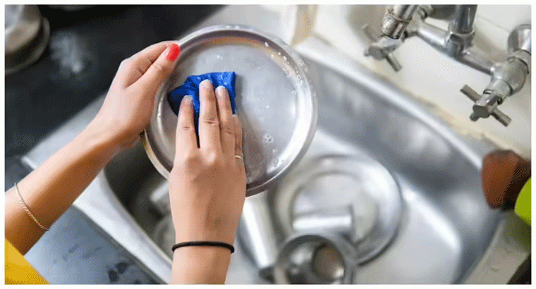 కొత్తగా కొన్న గాజు, స్టీల్ పాత్రలపై స్టిక్కర్స్ మరకలు వదలాలంటే ఇలాచేయండి