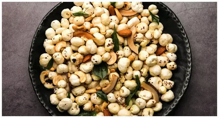 పూల్ మఖానాని పాలలో నానబెట్టి తింటే