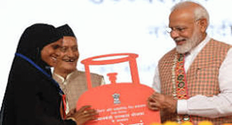 ఫ్రీగానే వంటగ్యాస్ సిలిండర్, స్టవ్.. రూ. 300 సబ్సిడీ కూడా