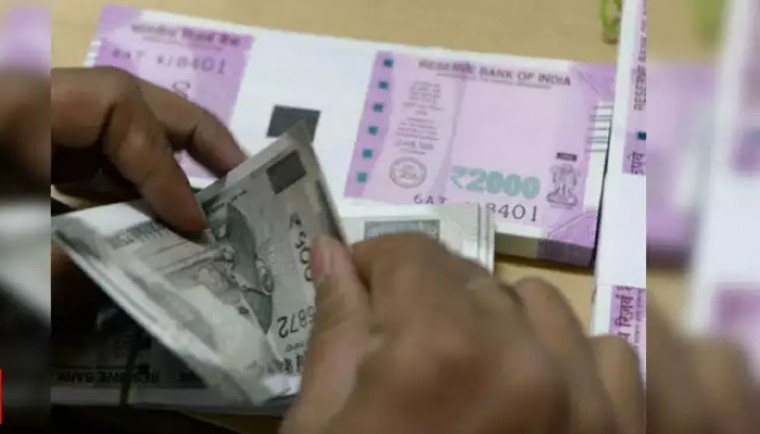 రూపాయి పతనం నేపథ్యంలో నిబంధనలను సడలించిన ఆర్బీఐ...భారీగా పెరిగిన వడ్డీ రేట్లు