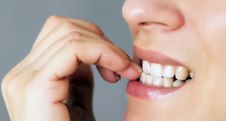 గోళ్లు కొరకడం ఆరోగ్యానికి హాని! ఈ అలవాటును ఎలా మానుకోవాలి?

