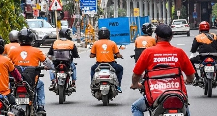 ఫుడ్ డెలివరీ షాక్.. జొమాటో, స్విగ్గీల్లో ఇక భారీ 'సింగిల్ ఫీజు'? వినియోగదారులపై రూ.150 భారం!

