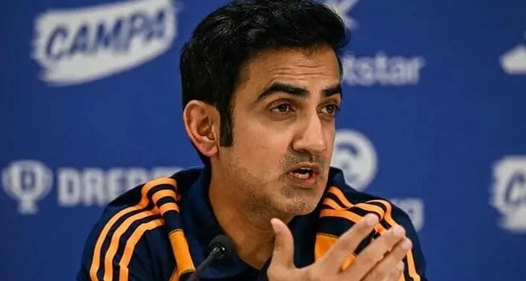 కోచ్ గంభీర్ వ్యూహంపై విమర్శలు, ప్రశంసలు..!

