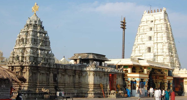 శ్రీ కాళహస్తి ఆలయం.. గ్రహణ సమయంలో ప్రత్యేక పూజల వెనుక రహస్యం

