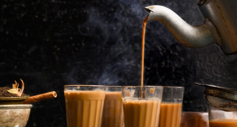 భారతదేశంలో చాయ్ కథ.. వలసరాజ్యాల పానీయం నుండి జాతీయ అభిరుచి వరకు

