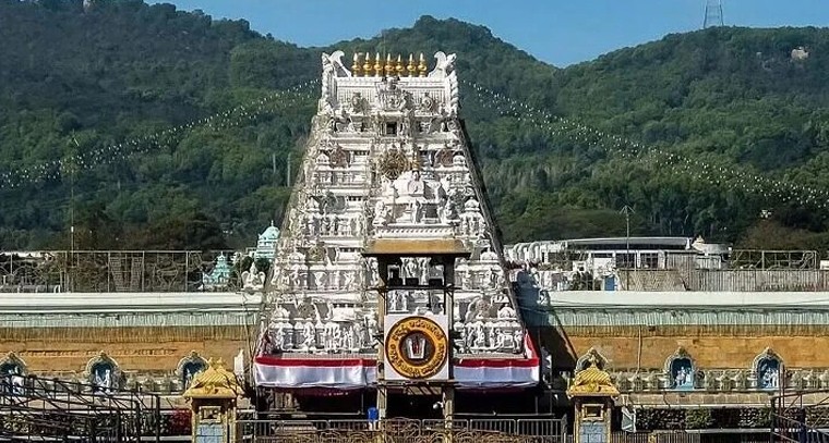 తిరుమలలో కొనసాగుతున్న సాధారణ రద్దీ.. 12 గంటల్లో శ్రీవారి దర్శనం, హుండీ ఆదాయం రూ.3.49 కోట్లు

