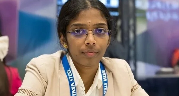 చదరంగంలో చరిత్ర సృష్టించిన వైశాలి రమేష్ బాబు

