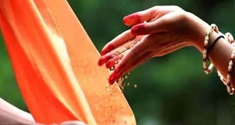 పుణ్యఫలం దక్కాలంటే నిస్వార్థంగా దానం చేయాలి.. దానం మోక్షానికి వారధి

