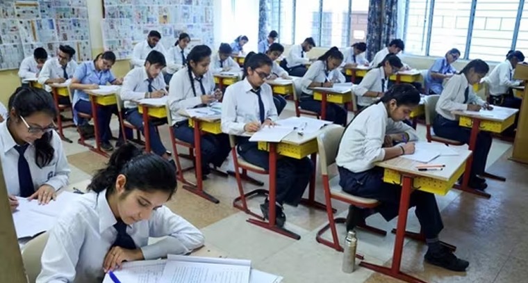 ఇంటర్ పరీక్షలతో ఘర్షణ.. టెన్త్ పబ్లిక్ పరీక్షల తేదీపై త్వరలో స్పష్టత!

