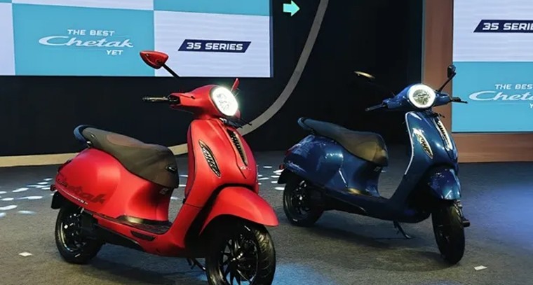 బజాజ్ చేతక్ ఈవీ స్కూటర్ల అమ్మకాల్లో సరికొత్త రికార్డు!

