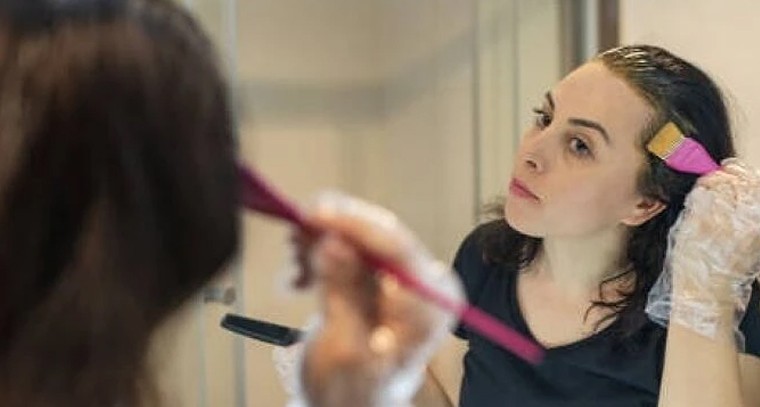 హెయిర్ డైలతో ముప్పు.. క్యాన్సర్, హార్మోన్ల సమస్యలకు దారితీసే ప్రమాదం.. నిపుణుల హెచ్చరిక!