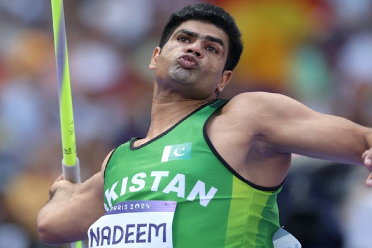 జావెలిన్ త్రోలో ఒలింపిక్ రికార్డు క్రియేట్ చేసిన పాకిస్థాన్ ప్లేయర్ అర్షద్‌ నదీమ్‌..... 
