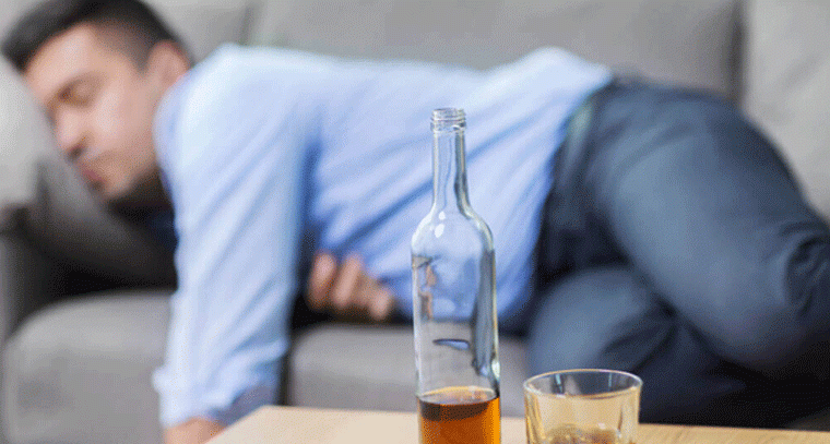 Alcohol & Sleep: మద్యం తాగితే నిద్రపోయిన తర్వాత ఏం జరుగుతుంది?