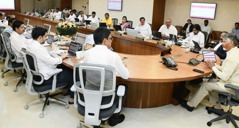 ఏపీ కేబినెట్ సమావేశం: రాష్ట్ర అభివృద్ధి, కీలక ప్రాజెక్టులపై చర్చలు
