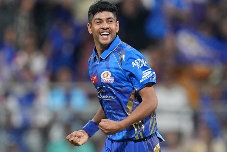 తొలి మ్యాచ్ లోనే విధ్వంసం సృష్టించిన అశ్విని కుమార్... 