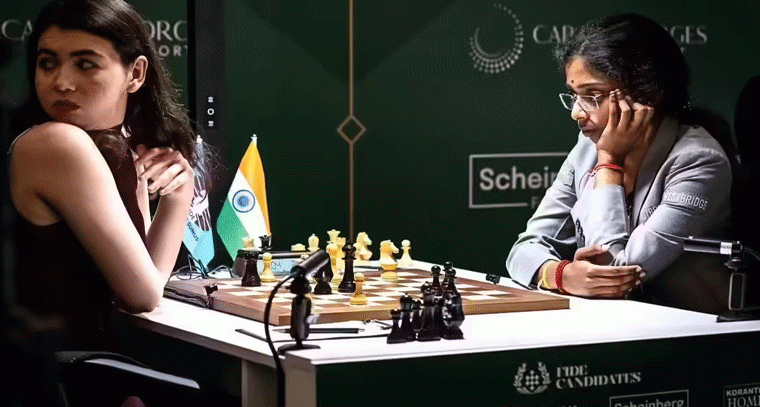 వైశాలి సంచలనం.. వరల్డ్ చాంపియన్‌షిప్ ఫైనల్‌కు అర్హత!