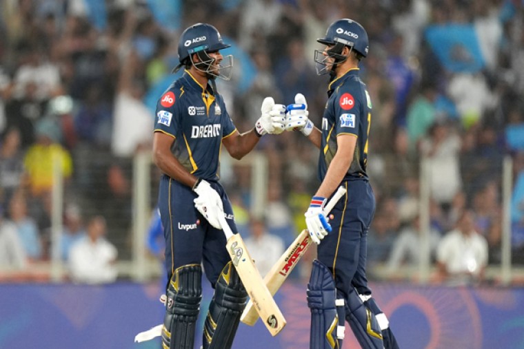  గుజరాత్ టైటాన్స్ మొదటి ఇన్నింగ్స్ పూర్తి.. ముంబై ఇండియన్స్ టార్గెట్ ఇదే.. 