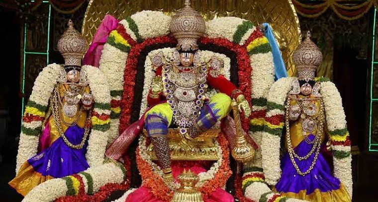 శేష వాహనంపై ఊరేగిన శ్రీవారు