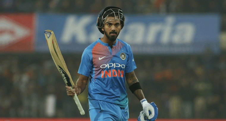 KL Rahul సెంచరీ: రణభూమిలో రొమాంటిక్ మ్యూమెంట్!