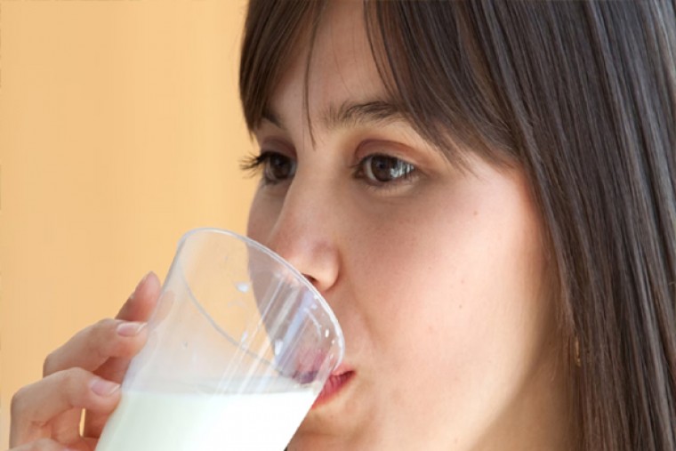 కాళీ కడుపుతో పలు తాగితే ఎం జరుగుతుందో.. తెలుసుకోండి.... 