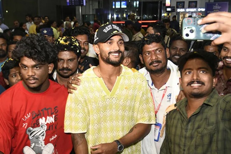 నితీష్‌కుమార్‌ రెడ్డికి విశాఖపట్నం విమానాశ్రయంలో ఘన స్వాగతం... 