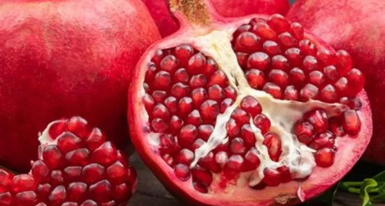 దానిమ్మ పండ్ల  తినడం వల్ల ఎన్నో లాభాలు... 