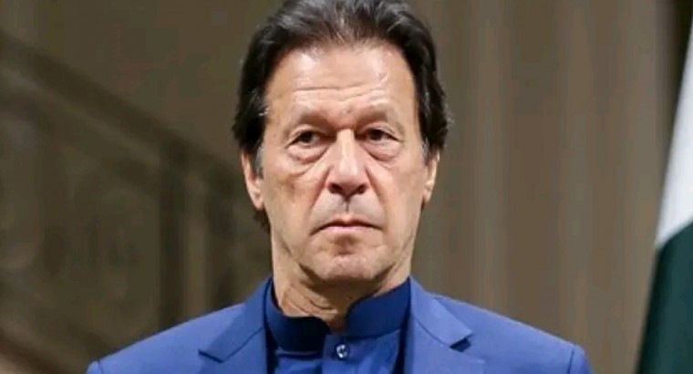 ఇమ్రాన్ ఖాన్, భార్య బుష్రా బీబీకి 17 ఏళ్ల జైలు శిక్ష: తోషాఖానా-2 కేసులో భారీ తీర్పు