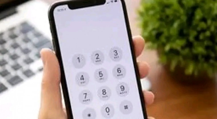 మీ ఫోన్ కాల్స్, మెసేజ్‌లు వేరేవరు వింటున్నారా? ఒక్క కోడ్‌తో చెక్ చేసుకోండి ఇలా!