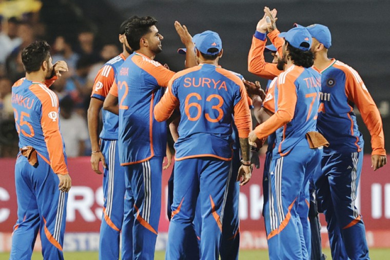 ఇంగ్లాండ్ పై భారత్ ఘన విజయం.. సిరీస్ కైవసం..... 