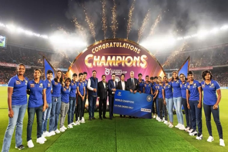 అండర్ 19 మహిళా క్రికెటర్లను సత్కరించిన  బీసీసీఐ  

