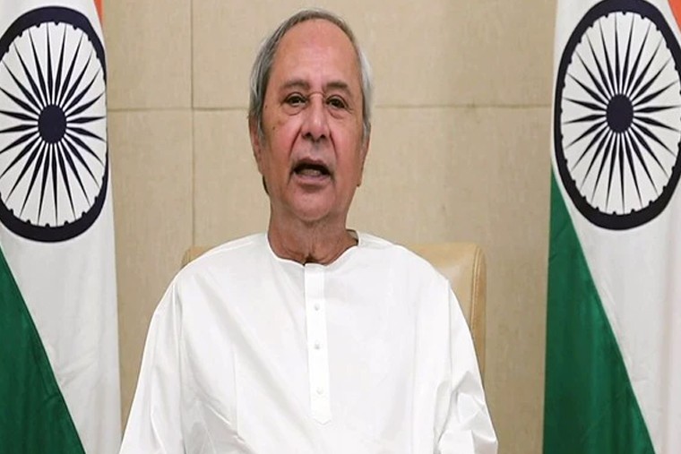 హెన్నాలో ఇది కలిపి జుట్టుకు రాయండి.. నల్లని నిగనిగలాడే జుట్టును మీ సొంతం చేసుకోండి 

