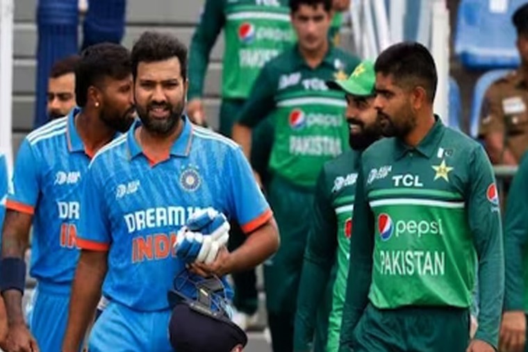 టీమిండియా, పాకిస్థాన్ మ్యాచ్‌కు వర్షం ఆటంకం 

