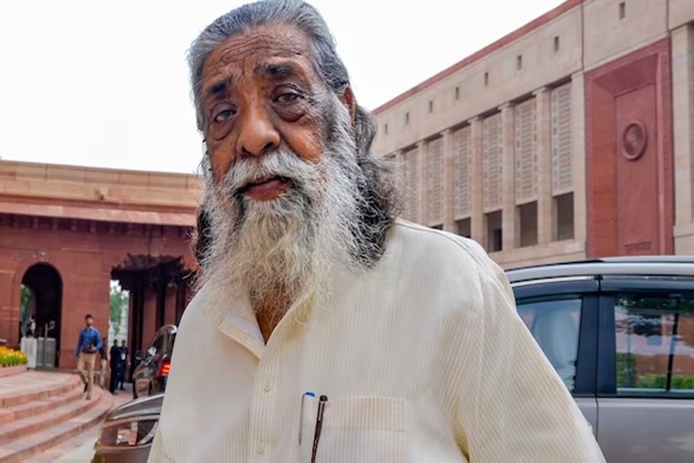 నోటి దుర్వాసన సమస్యతో బాధపడుతున్నారా...?  

