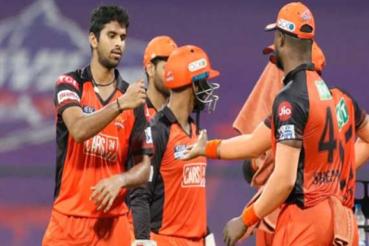 టాస్ గెలిచి బౌలింగ్ ఎంచుకున్న సన్‌రైజర్స్ 

