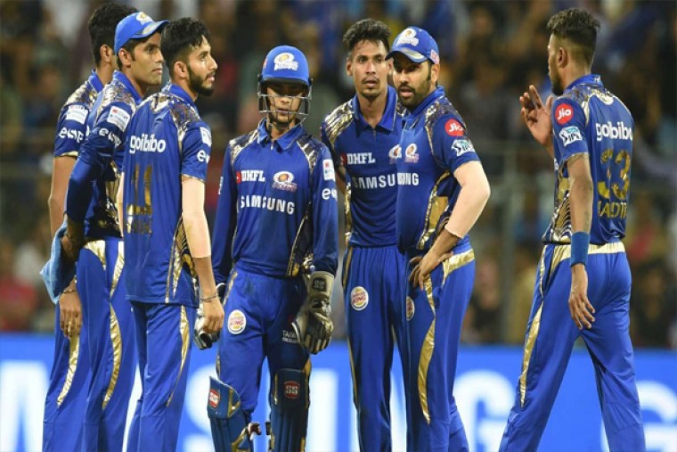 టాస్ గెలిచి బౌలింగ్ ఎంచుకున్న ముంబై


