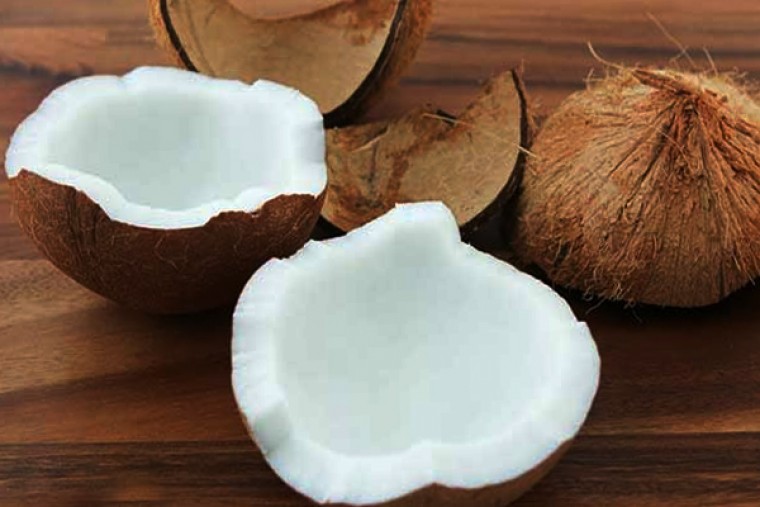 పచ్చికొబ్బరి తినడం వల్ల ఎన్నో ఆరోగ్య ప్రయోజనాలు

