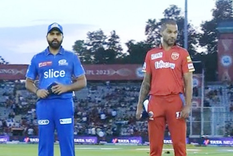  టాస్ గెలిచి బౌలింగ్ ఎంచుకున్న ముంబై 


