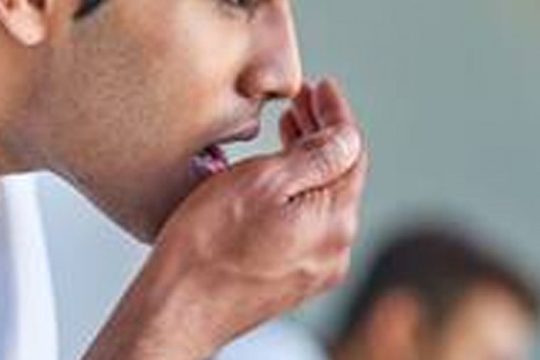 నోటి దుర్వాసన సమస్యకు చెక్ పెట్టండి

