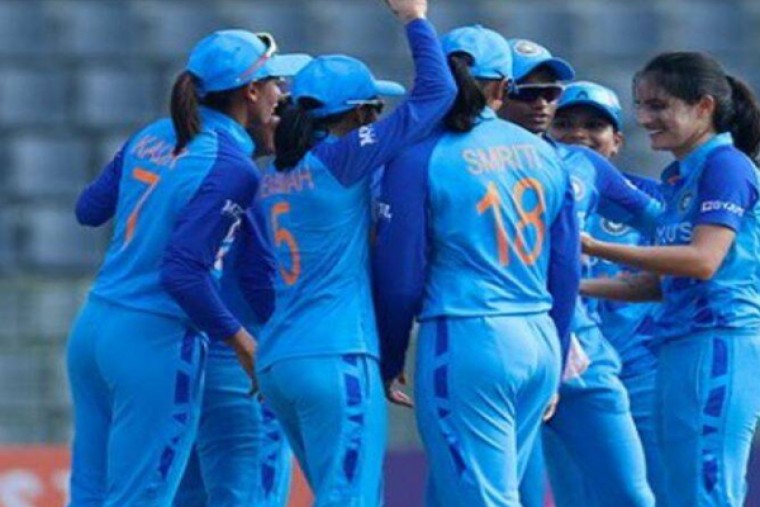  ముక్కోణపు సిరీస్ ఫైనల్లో టీమిండియా ఓటమి 

