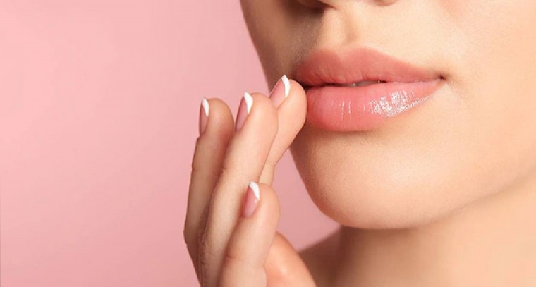 పెదాలు అందంగా ఉండేందుకు సులువైన చిట్కా... 

