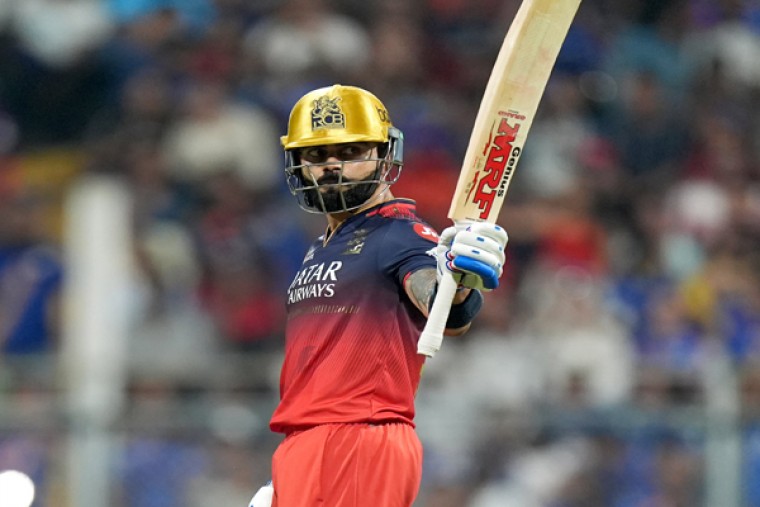  చెలరేగిన RCB ఆటగాళ్లు .. ముంబై ముందు భారీ లక్ష్యం... 