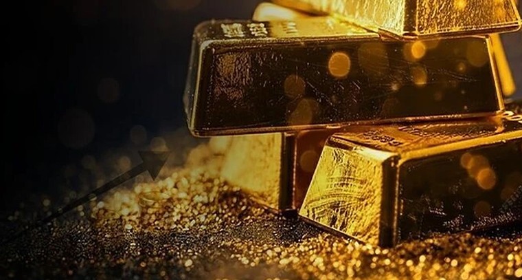 పసిడి పరుగులు బ్రేక్.. భారీగా తగ్గిన వెండి ధర!

