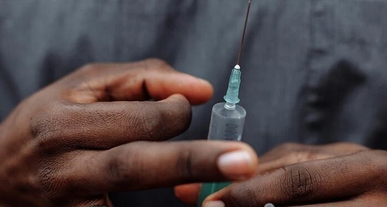 కర్నూలు లేడీ డాక్టర్ కేసు: హెచ్‌ఐవీ ఇంజెక్షన్ ఇచ్చినా ప్రాణాపాయం లేనట్టేనా? నిపుణులు ఏం చెబుతున్నారు?

