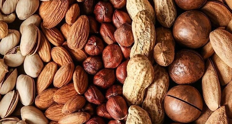 రోజూ ఒక గుప్పెడు నట్స్.. పెద్దపేగు క్యాన్సర్ రిస్క్‌ను సగంతగ్గించేస్తాయ్!

