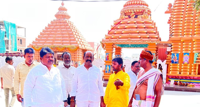 పూరి జగన్నాథుడిని దర్శించుకున్న మాజీ ఎమ్మెల్సీ రాములు నాయక్ మరియు వి.చంద్రారెడ్డి

