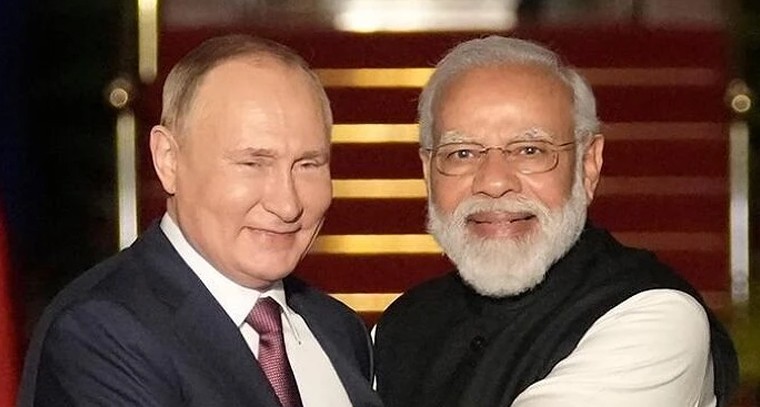పుతిన్ ప్రశంసలు.. మోదీ ఒత్తిడికి ధీరుడు, భారత్‌కు గర్వకారణం!

