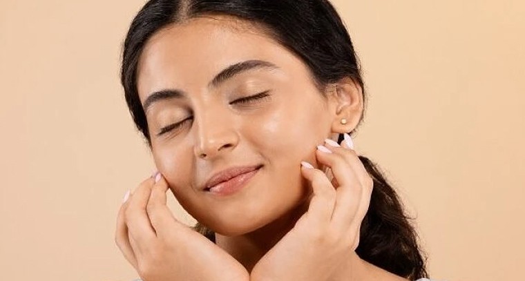 మెరిసే చర్మం కోసం డైట్ టిప్స్: వయసును వెనక్కి నెట్టేసే సూపర్ ఫుడ్స్ ఇవే!

