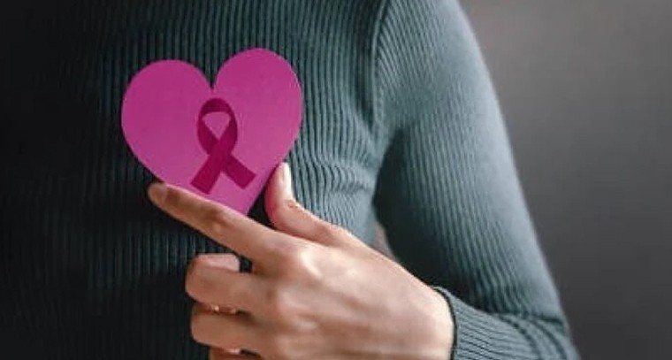 40 ఏళ్లు దాటిన మహిళలు జాగ్రత్త.. రొమ్ము క్యాన్సర్ లక్షణాలను గుర్తించండి!

